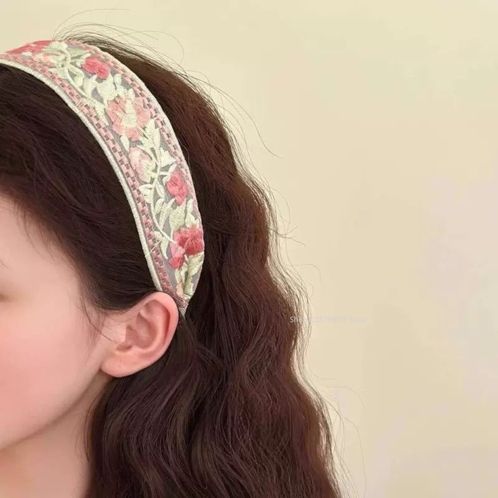 Tiara de Renda Floral Bordada  - Embroidery Hoop avaliação e preço