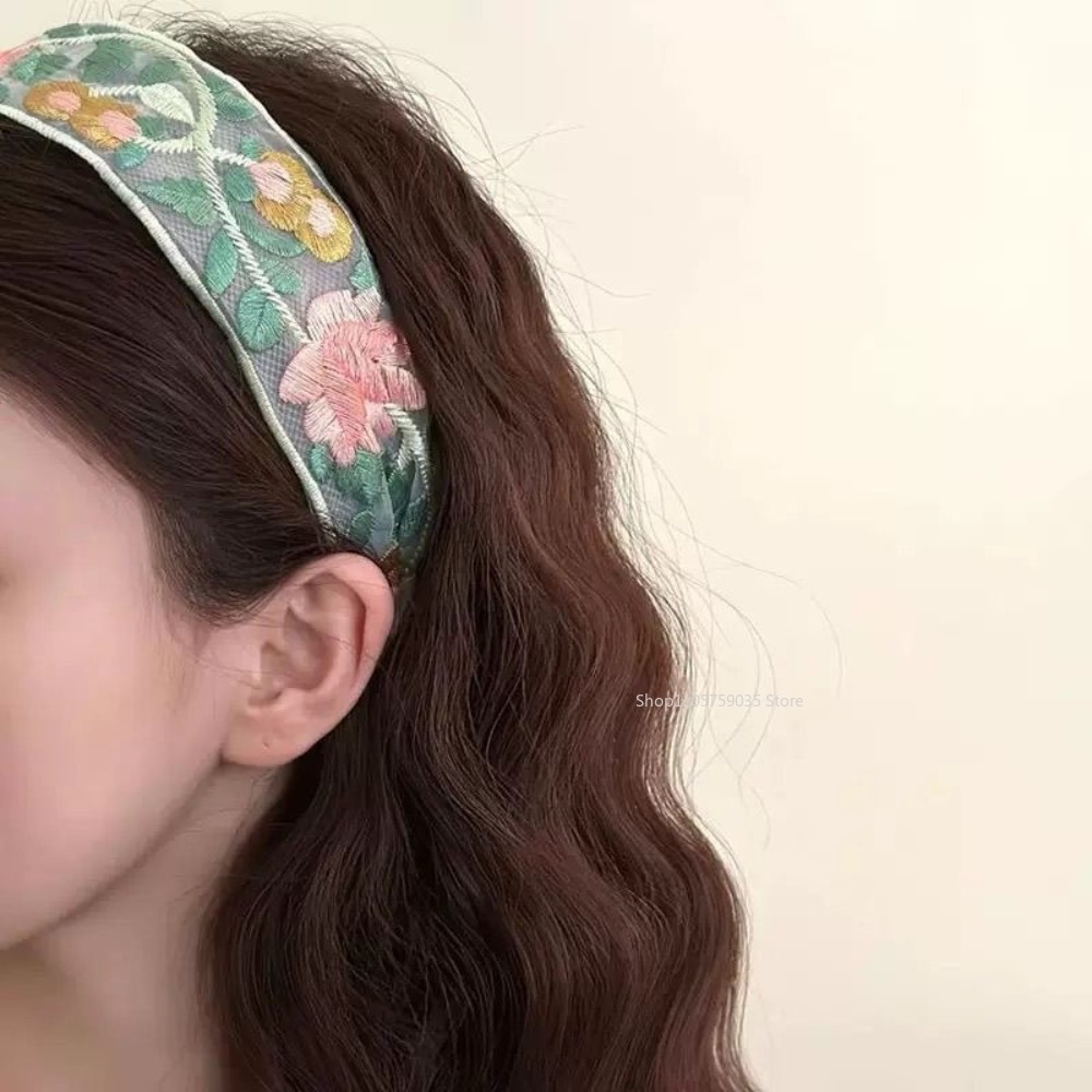 Tiara de Renda Floral Bordada  - Embroidery Hoop avaliação e preço