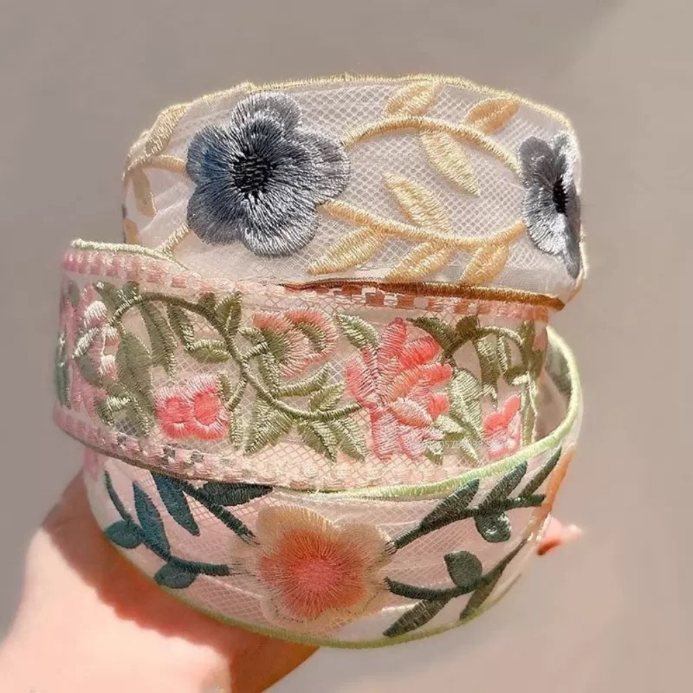 Tiara de Renda Floral Bordada  - Embroidery Hoop avaliação e preço